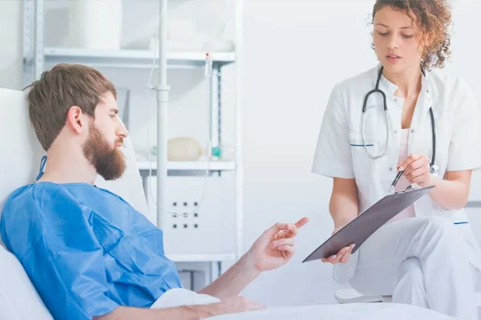 Мужчина на диспансеризация